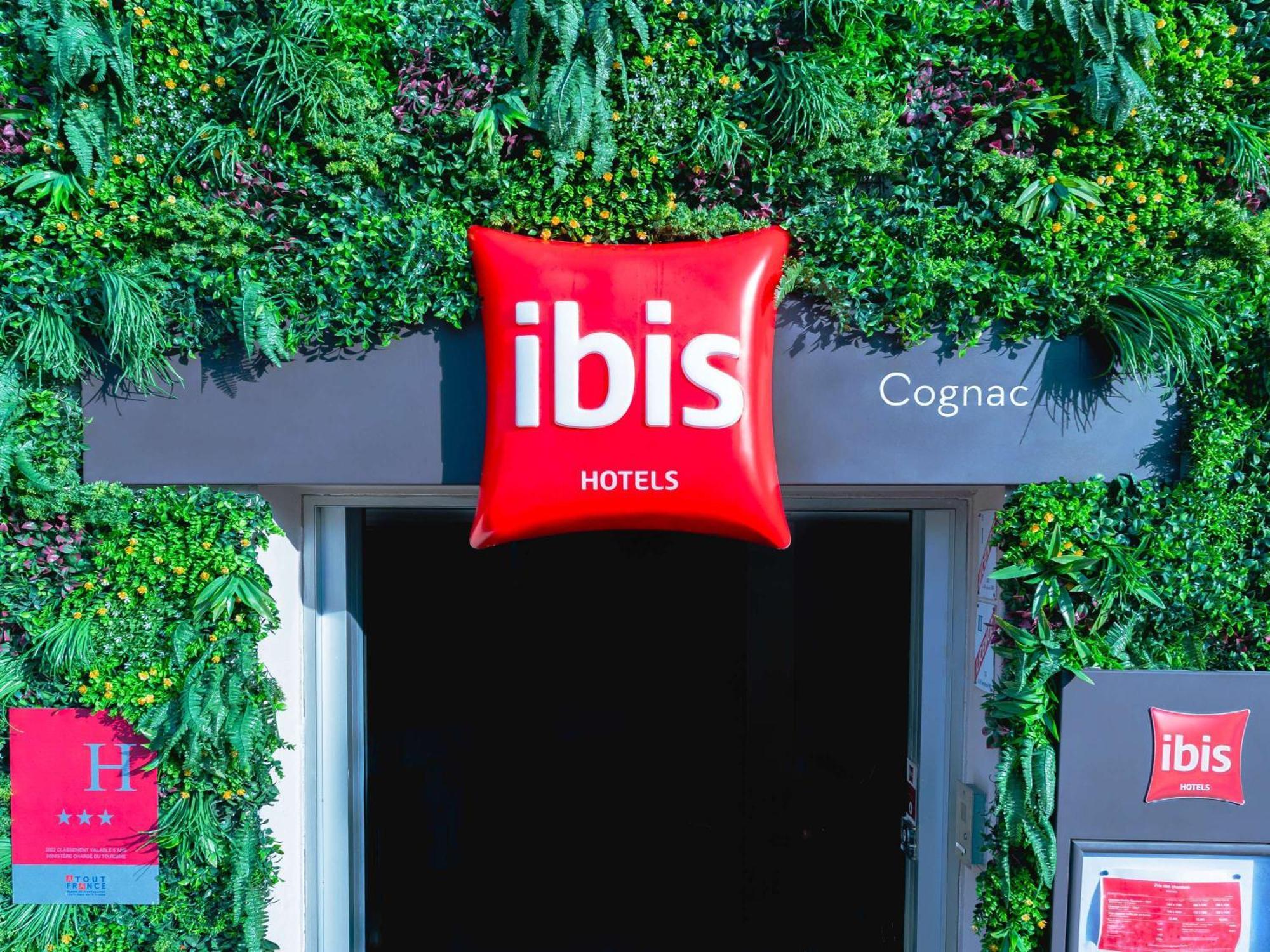 Hotel Ibis Cognac Centre Exterior foto
